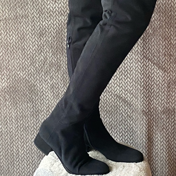 Like new Le Pepe Knee high suede boots!Charcoal 💕 - Picture 5 of 8